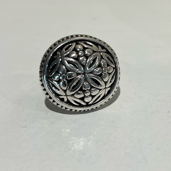 Hand made  Sterling Silver Floral Ring size 7.5 - Picture 4 of 8
